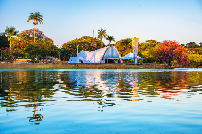 Foto da Lagoa da Pampulha em Belo Horizonte, Minas Gerais.