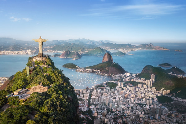Vista aérea da cidade do Rio de Janeiro, uma metrópole brasileira. Vista aérea da cidade do Rio de Janeiro, uma metrópole brasileira.