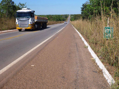 Trecho da rodovia Belém-Brasília em Tocantins (BR-153) ¹